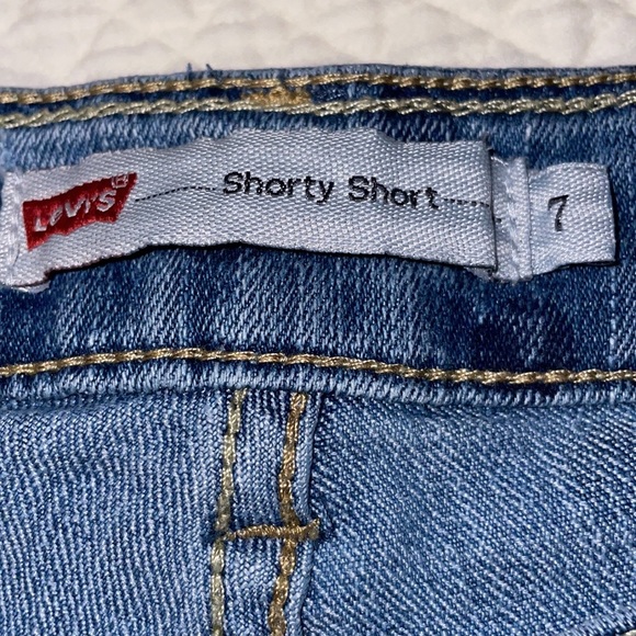 Levi’s distressed denim medium dark jean shorts with polkadots. - Picture 8 of 9